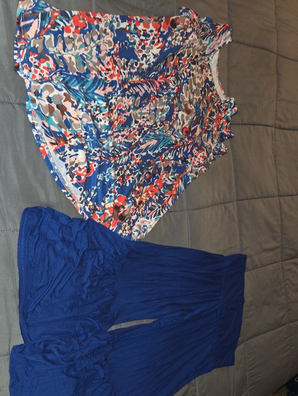 Printed Sleeveless Top and Royal Blue Wide-Leg Capri Set